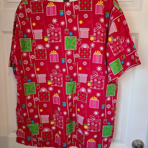 (2001) The Scrub Company Christmas Hospital Scrubs, Color: Red Size: Large - Picture 6 of 7
